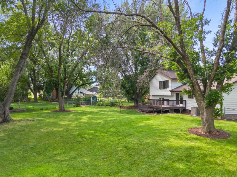 8233 Nevada Cir, Bloomington, MN 55438