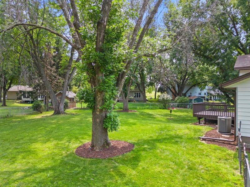 8233 Nevada Cir, Bloomington, MN 55438