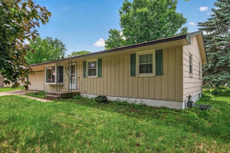 11601 Georgia Ave N, Champlin, MN 55316