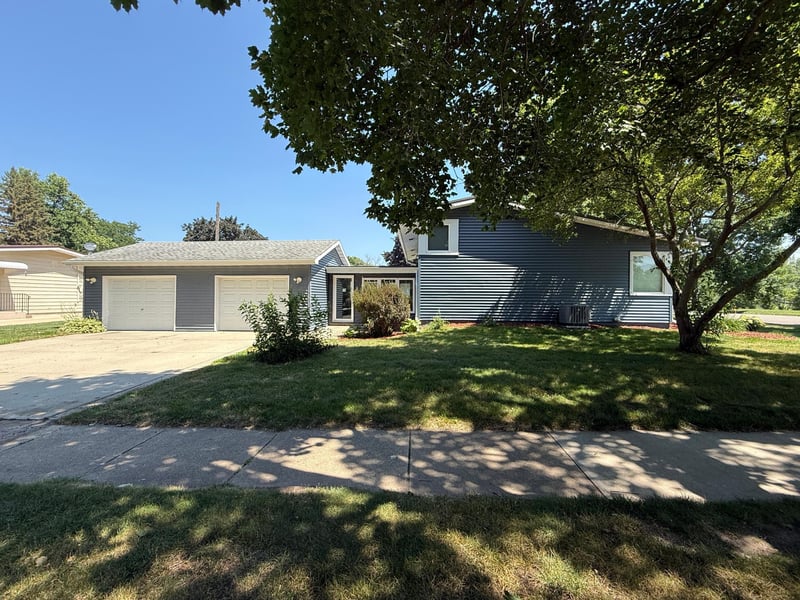 1103 8 1/2 St SE, Rochester, MN 55904