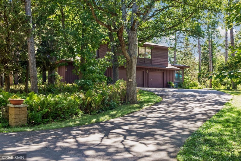 45 Evergreen Rd, Dellwood, MN 55110