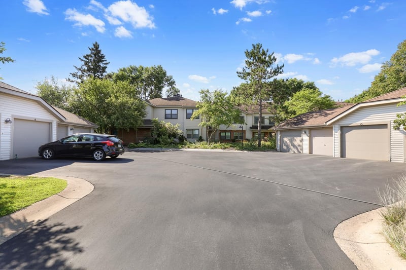990 Kensington Trl #107, Eagan, MN 55123