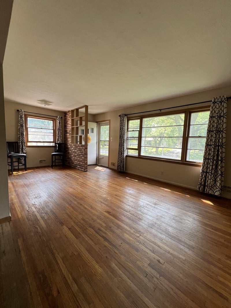 5902 Saint Albans St N, Shoreview, MN 55126