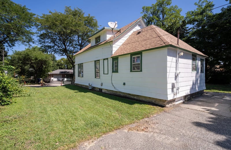 568 Lawson Ave W, Saint Paul, MN 55117