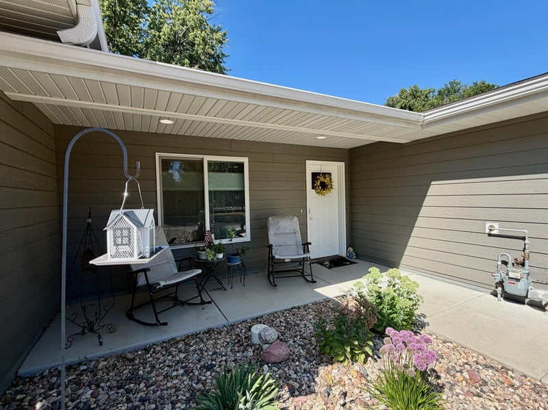 104 W Barck Ave, Luverne, MN 56156