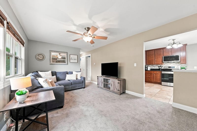 1587 Sextant Ave E, Maplewood, MN 55109