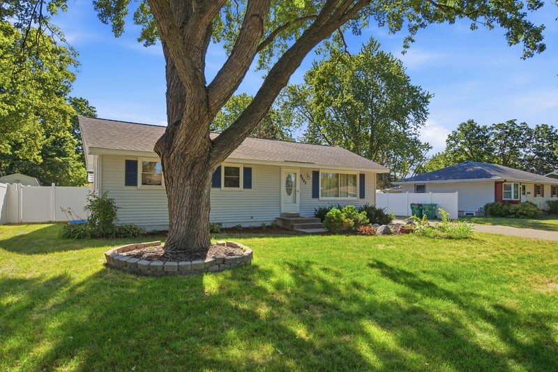 9442 Saratoga Ln N, Maple Grove, MN 55369