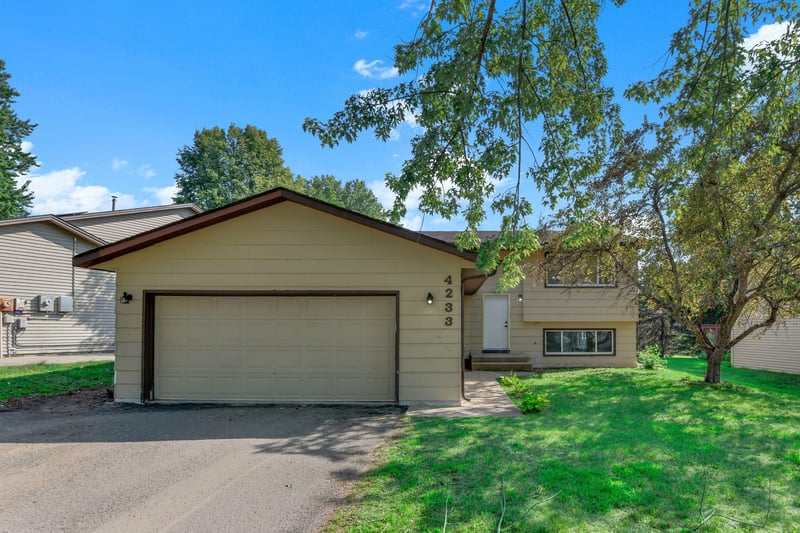 4233 Braddock Trl, Eagan, MN 55123
