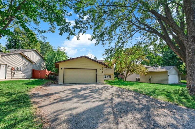 4233 Braddock Trl, Eagan, MN 55123
