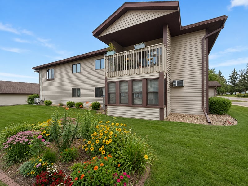210 Sargent Dr #103, Red Wing, MN 55066