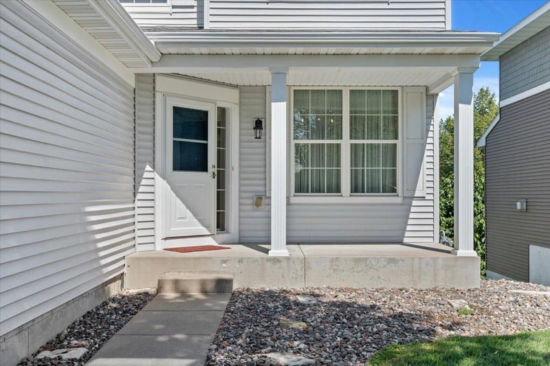 211 Pine Hollow Dr, Circle Pines, MN 55014
