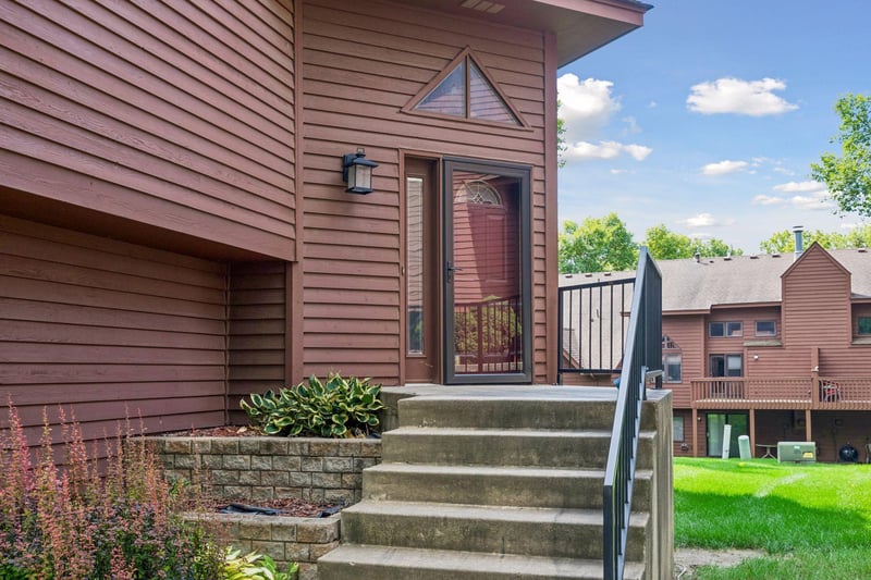 12526 Parkwood Dr, Burnsville, MN 55337