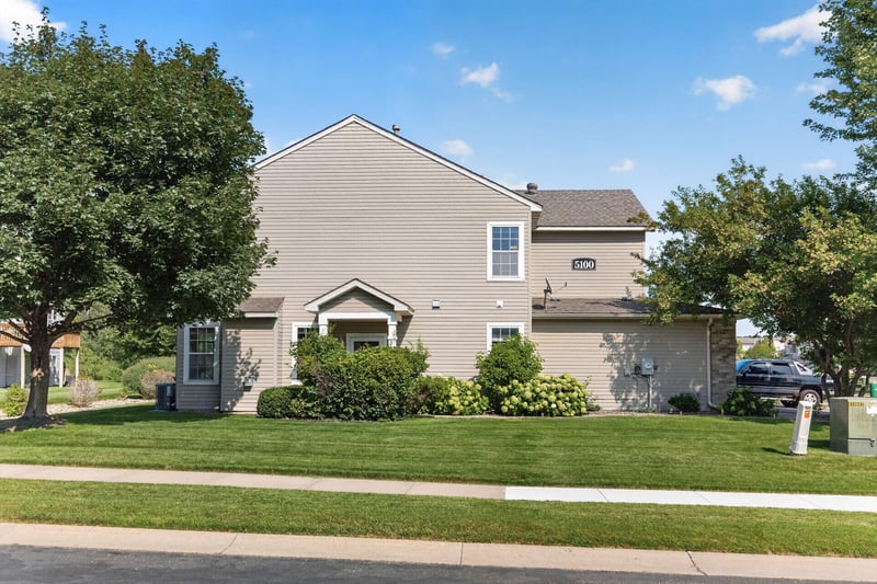 5100 Holly Ln N #1801, Plymouth, MN 55446