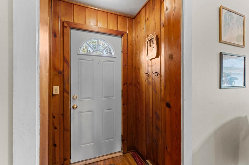 121 6th Ave NE, Cambridge, MN 55008