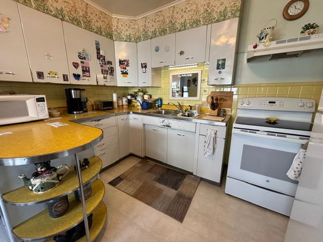 216 E 25th St, Hibbing, MN 55746