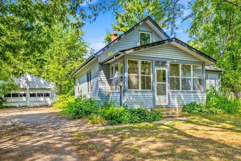 328 3rd St SE, Braham, MN 55006