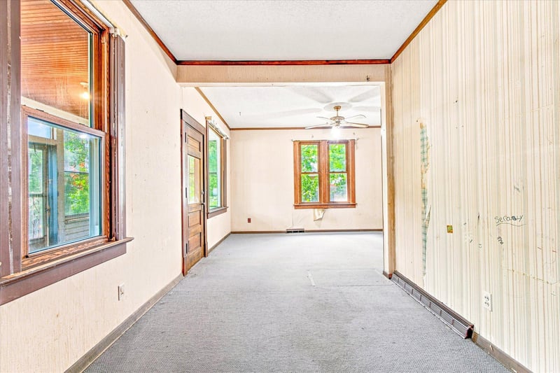 328 3rd St SE, Braham, MN 55006