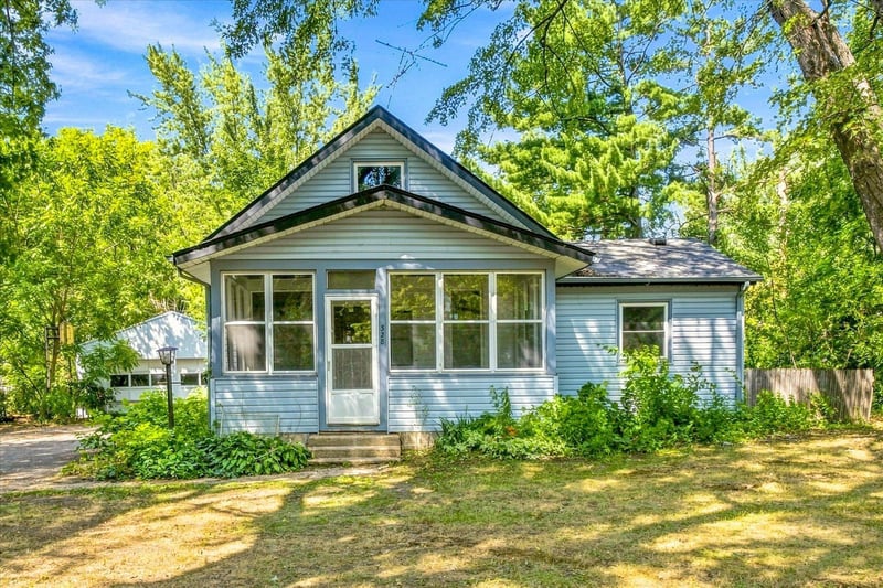 328 3rd St SE, Braham, MN 55006