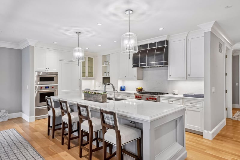 240 Minnetonka Ave S #304, Wayzata, MN 55391
