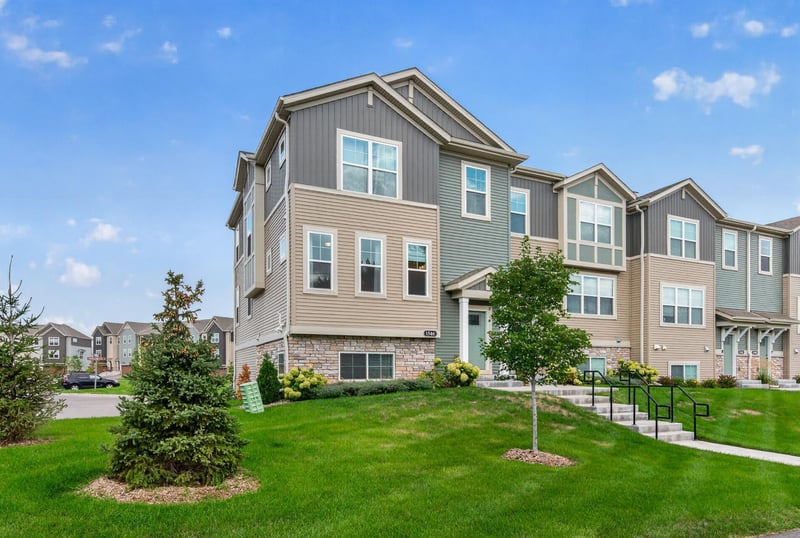 1546 Timberwood Ln, West Saint Paul, MN 55118
