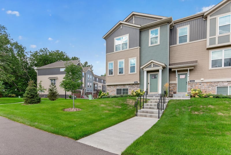 1546 Timberwood Ln, West Saint Paul, MN 55118