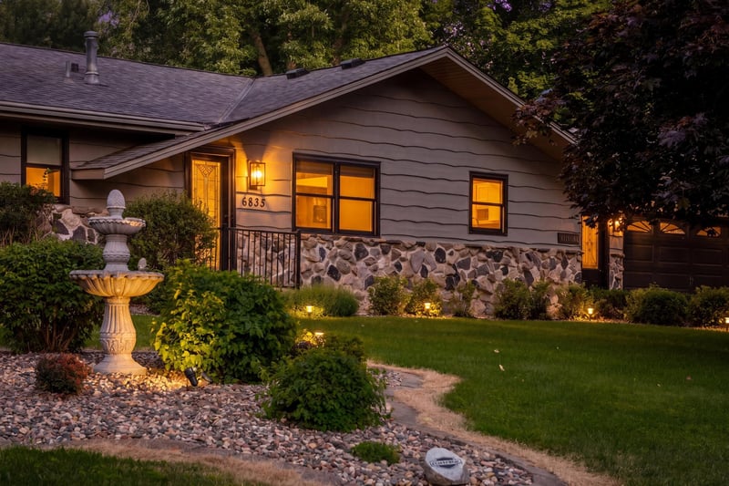 6835 Rosemary Rd, Eden Prairie, MN 55346