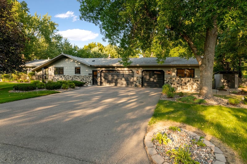 6835 Rosemary Rd, Eden Prairie, MN 55346