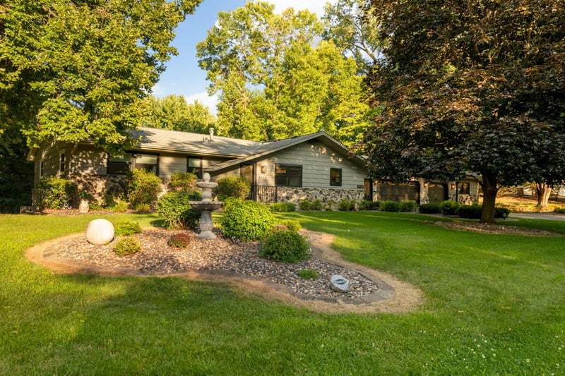 6835 Rosemary Rd, Eden Prairie, MN 55346