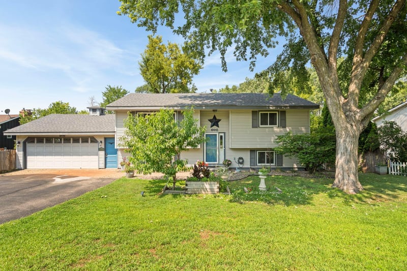 6441 Edgemont Blvd N, Brooklyn Park, MN 55428