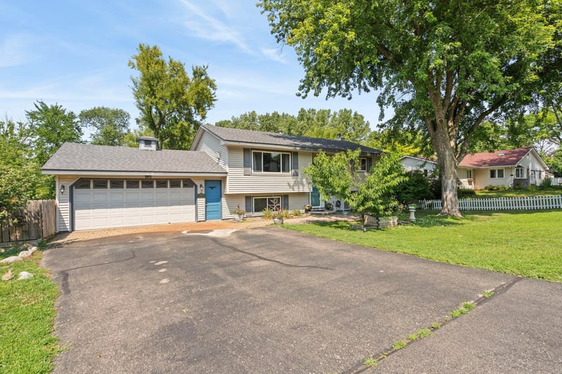 6441 Edgemont Blvd N, Brooklyn Park, MN 55428