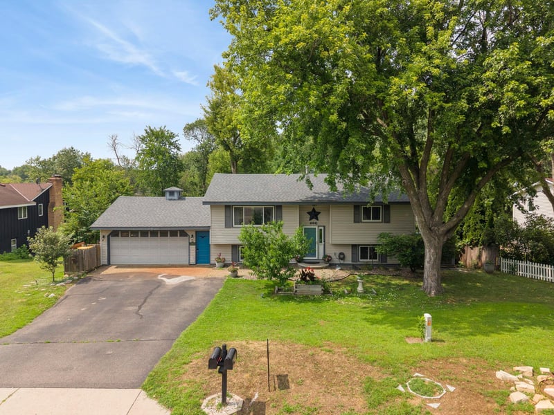 6441 Edgemont Blvd N, Brooklyn Park, MN 55428