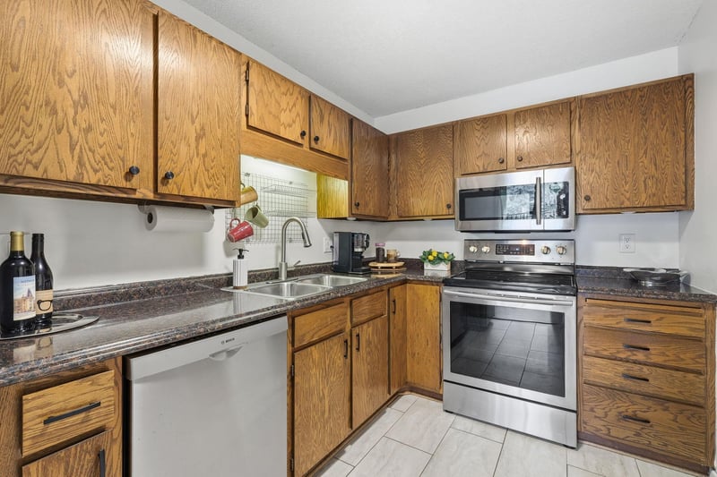 7601 W 101st St #114, Bloomington, MN 55438