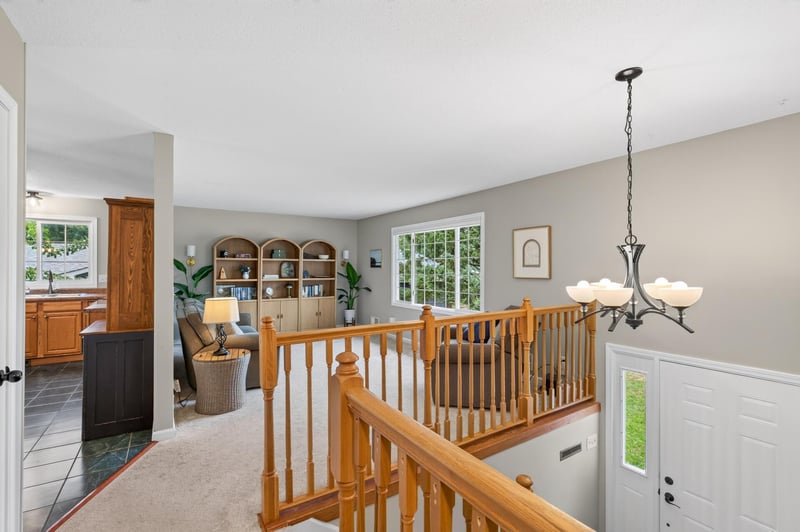 7433 Columbia Ct, Woodbury, MN 55125