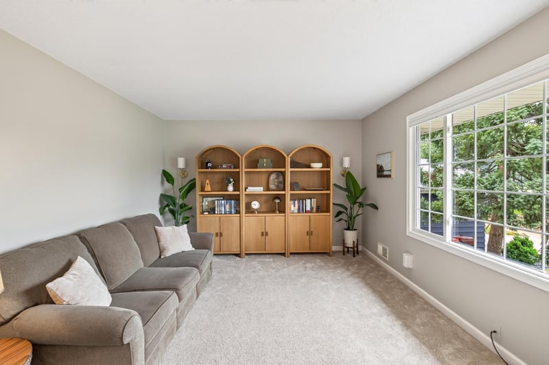 7433 Columbia Ct, Woodbury, MN 55125