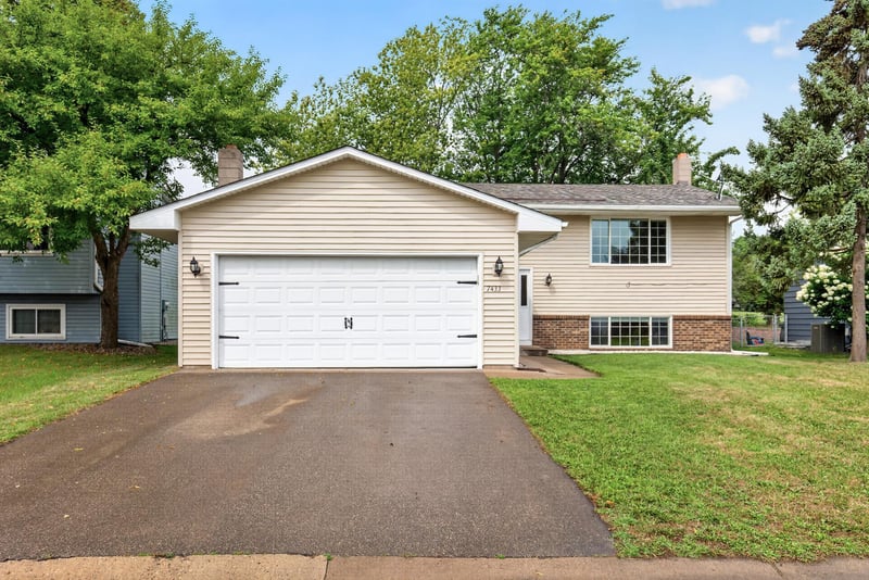 7433 Columbia Ct, Woodbury, MN 55125