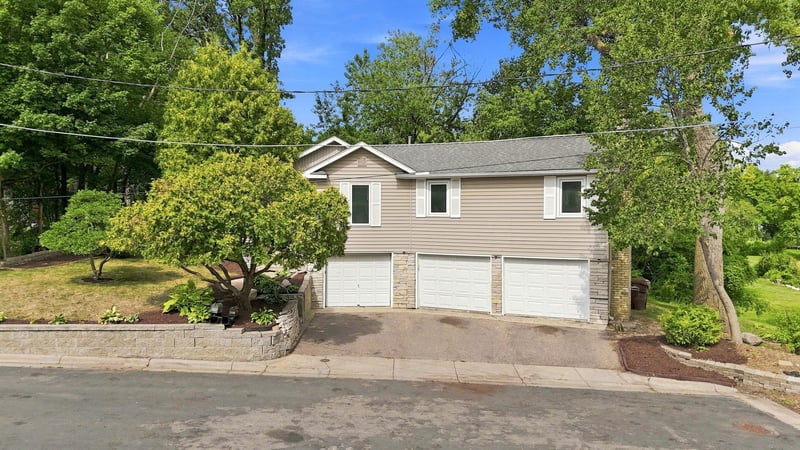 2149 Cardinal Ln, Mound, MN 55364