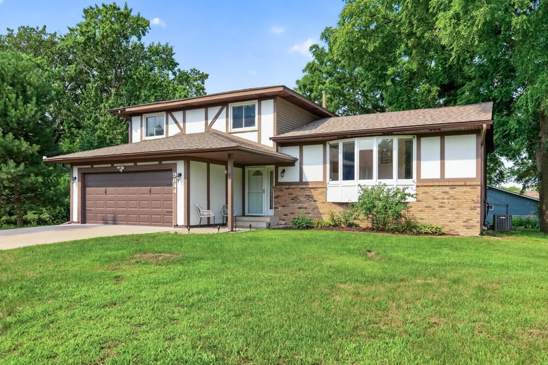 9844 NW Butternut St NW, Coon Rapids, MN 55448