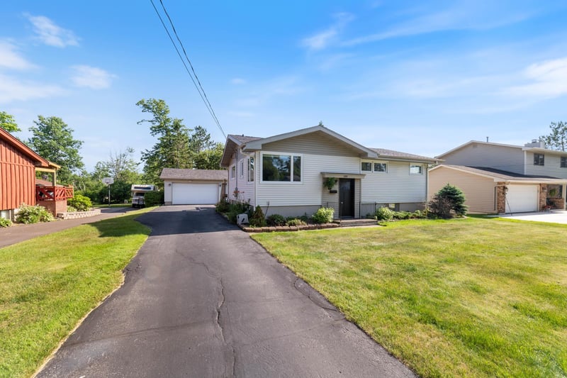 588 W Winona St, Duluth, MN 55803