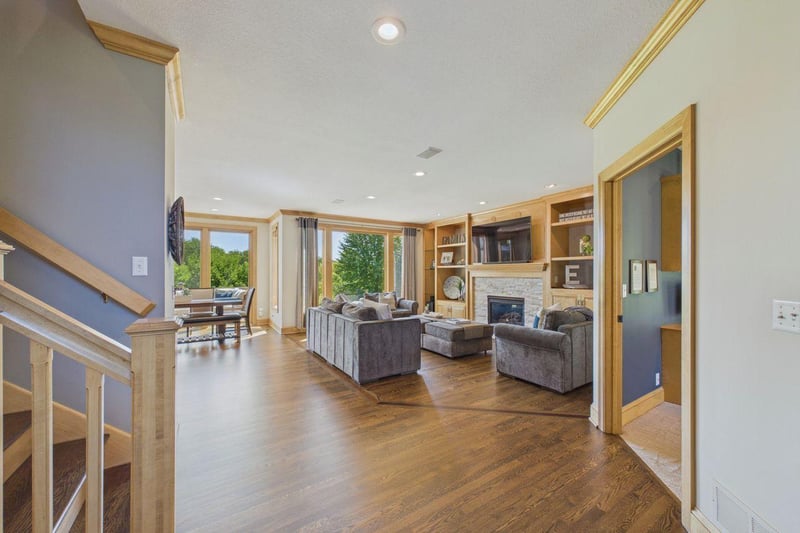 9365 Shetland Rd, Eden Prairie, MN 55347