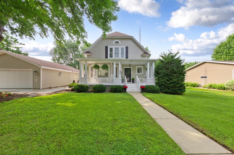 308 1st St NW, New Richland, MN 56072