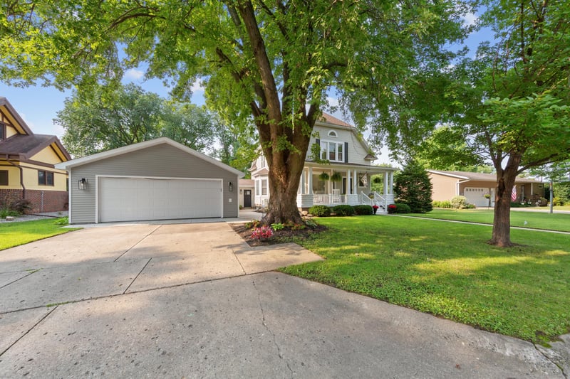 308 1st St NW, New Richland, MN 56072