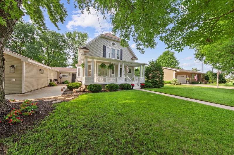 308 1st St NW, New Richland, MN 56072
