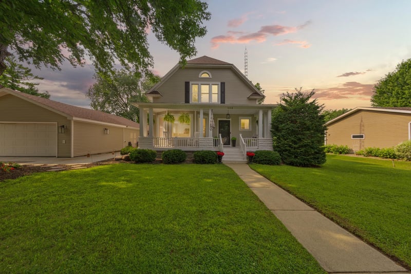 308 1st St NW, New Richland, MN 56072