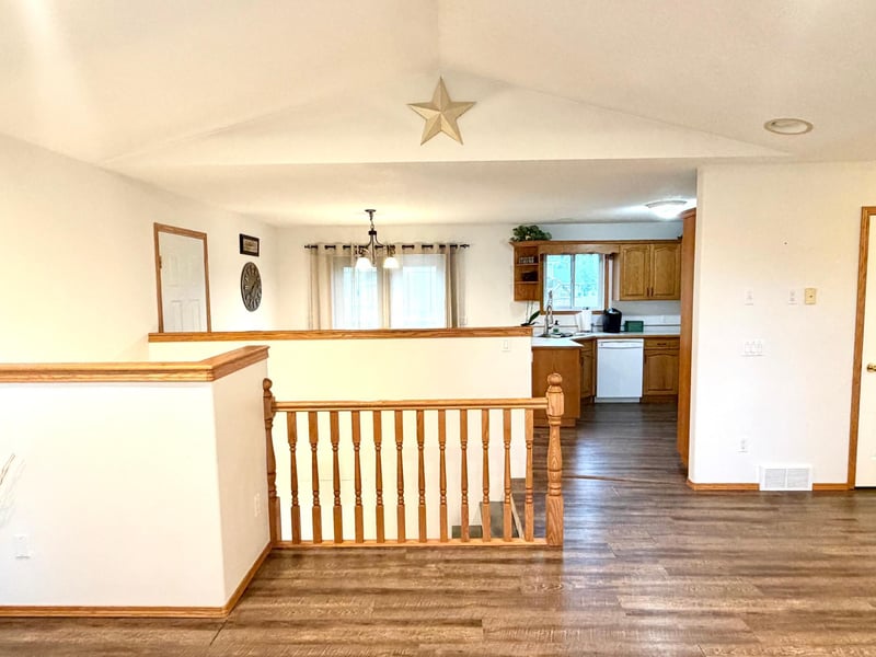 407 Oak Crest Blvd, Roseau, MN 56751