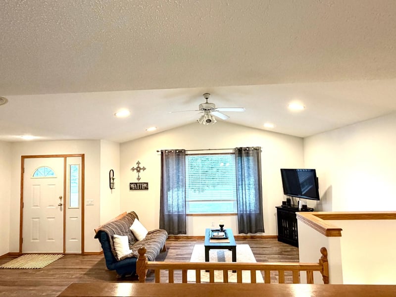 407 Oak Crest Blvd, Roseau, MN 56751