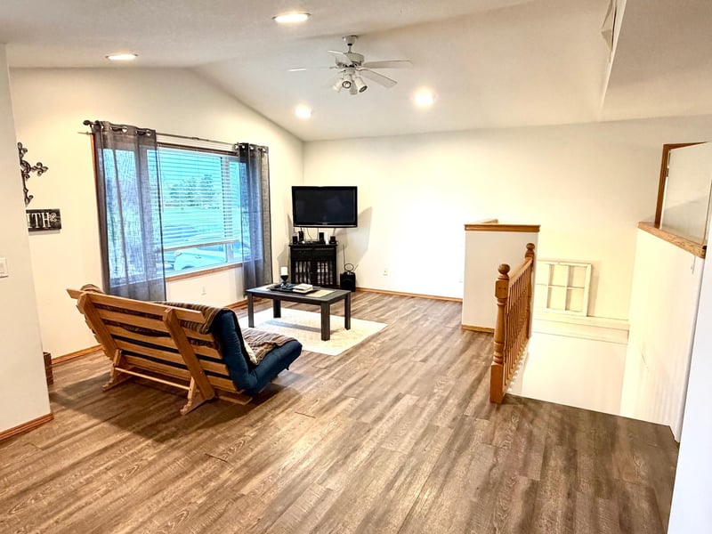 407 Oak Crest Blvd, Roseau, MN 56751
