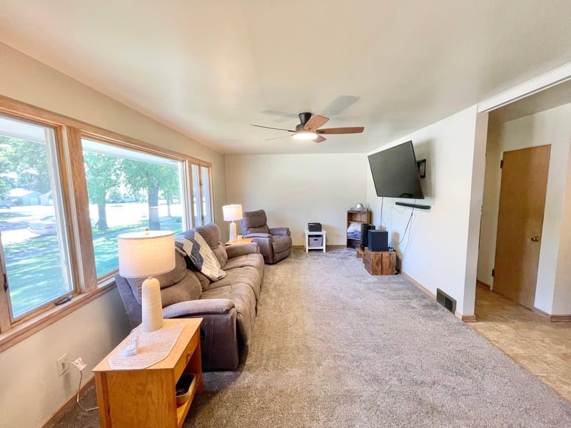 16 S Paffrath Ave, Springfield, MN 56087