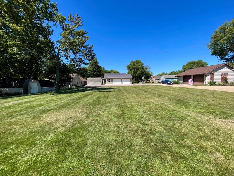 16 S Paffrath Ave, Springfield, MN 56087