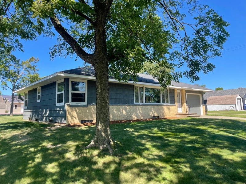 16 S Paffrath Ave, Springfield, MN 56087
