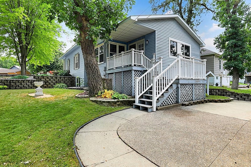 302 River St, Paynesville, MN 56362